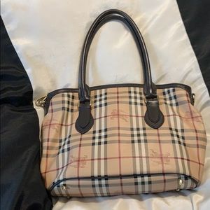 ONE HOUR SALE Burberry Plaid Purse